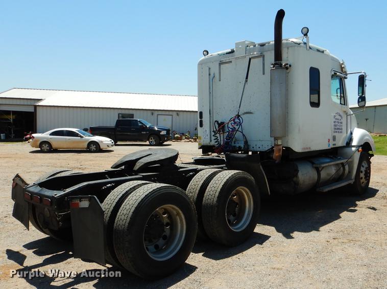 image for item DE3965 2006 Freightliner Columbia semi truck