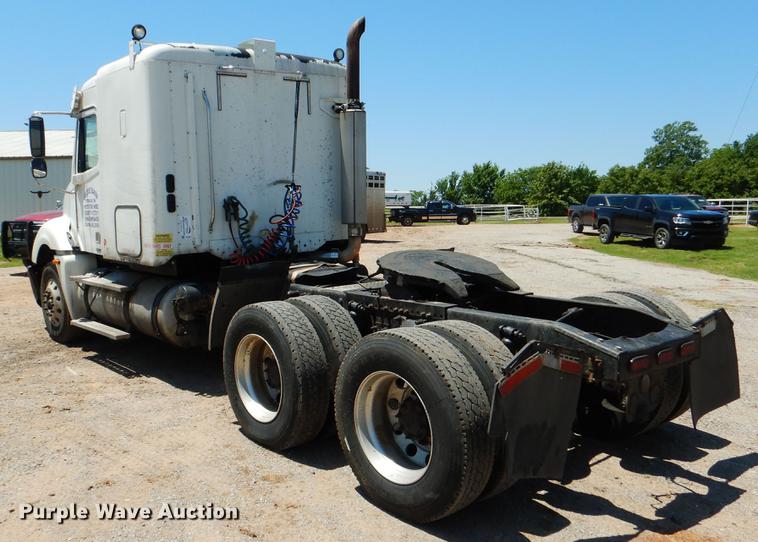 image for item DE3965 2006 Freightliner Columbia semi truck