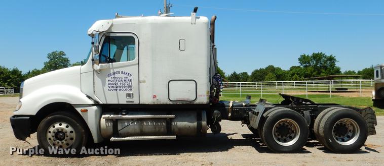 image for item DE3965 2006 Freightliner Columbia semi truck