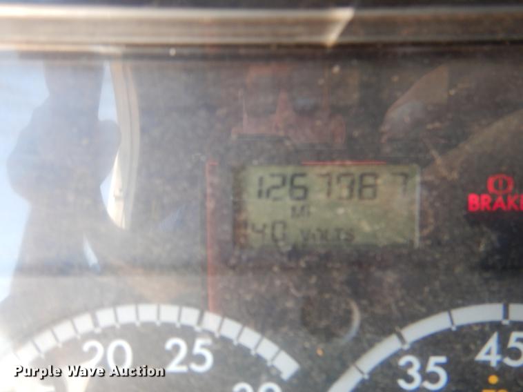 image for item DE3965 2006 Freightliner Columbia semi truck