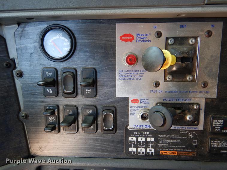 image for item DE3965 2006 Freightliner Columbia semi truck