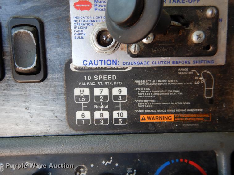 image for item DE3965 2006 Freightliner Columbia semi truck