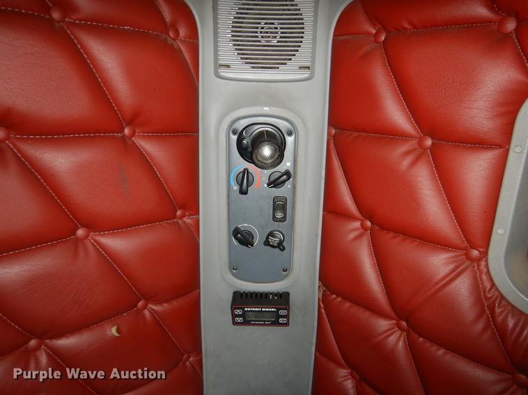 image for item DE3965 2006 Freightliner Columbia semi truck