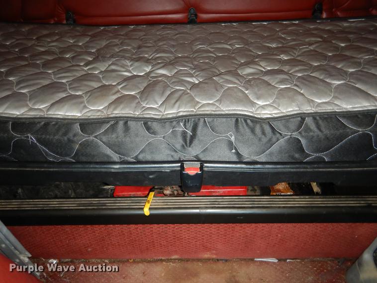 image for item DE3965 2006 Freightliner Columbia semi truck