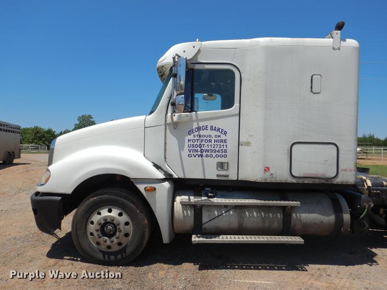 image for item DE3965 2006 Freightliner Columbia semi truck