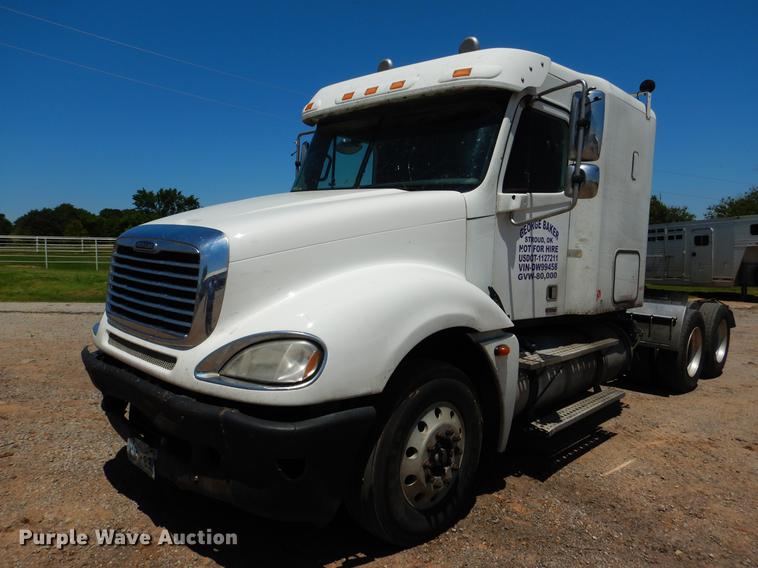 image for item DE3965 2006 Freightliner Columbia semi truck