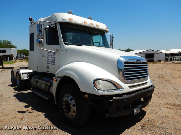 image for item DE3965 2006 Freightliner Columbia semi truck