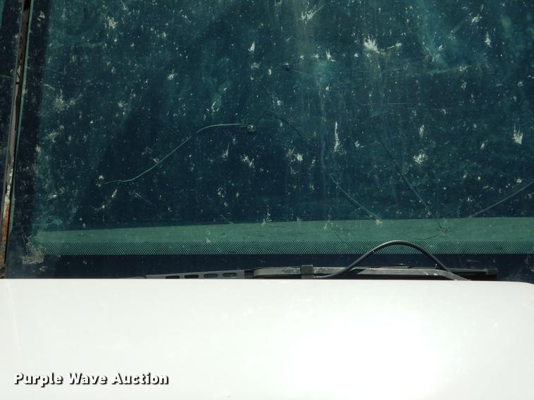 image for item DE3965 2006 Freightliner Columbia semi truck