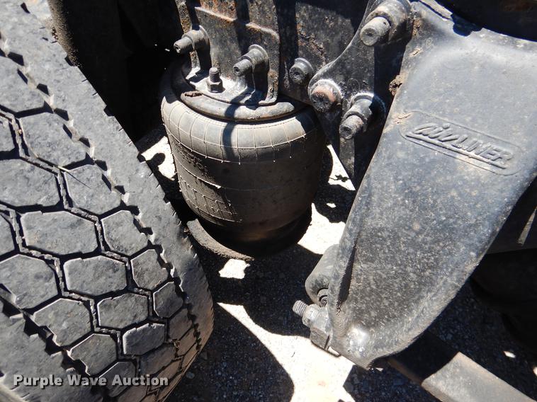 image for item DE3965 2006 Freightliner Columbia semi truck