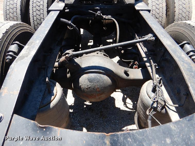 image for item DE3965 2006 Freightliner Columbia semi truck