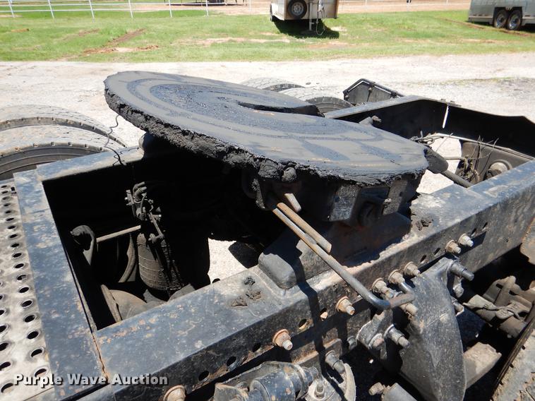 image for item DE3965 2006 Freightliner Columbia semi truck