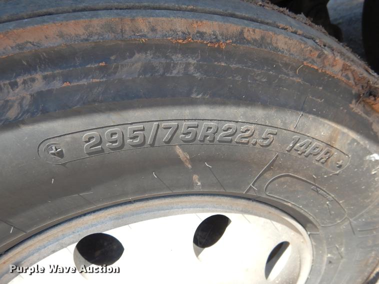 image for item DE3965 2006 Freightliner Columbia semi truck