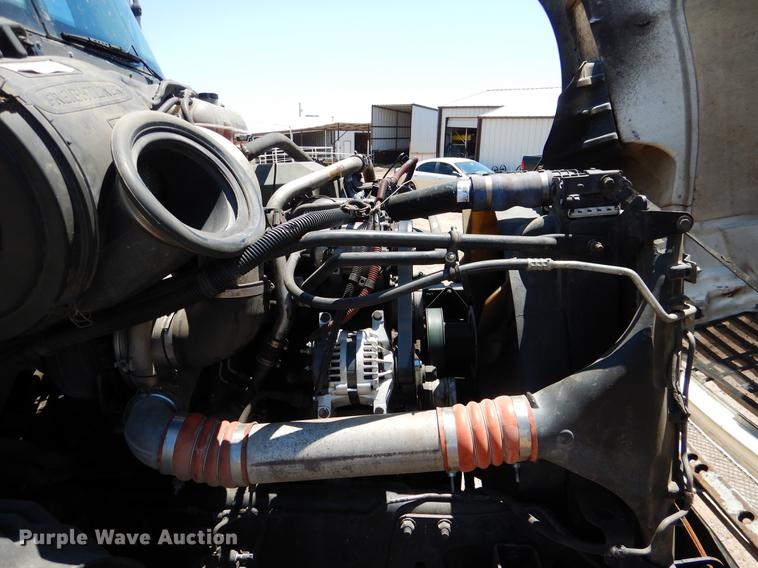 image for item DE3965 2006 Freightliner Columbia semi truck