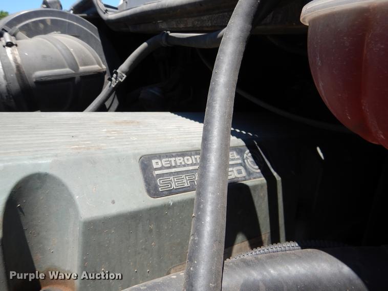 image for item DE3965 2006 Freightliner Columbia semi truck