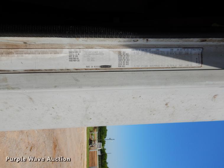 image for item DE3965 2006 Freightliner Columbia semi truck