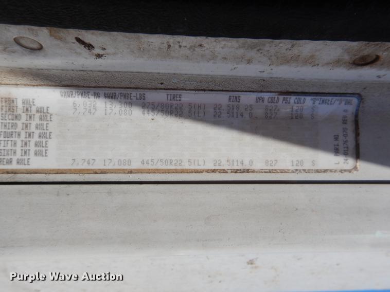 image for item DE3965 2006 Freightliner Columbia semi truck