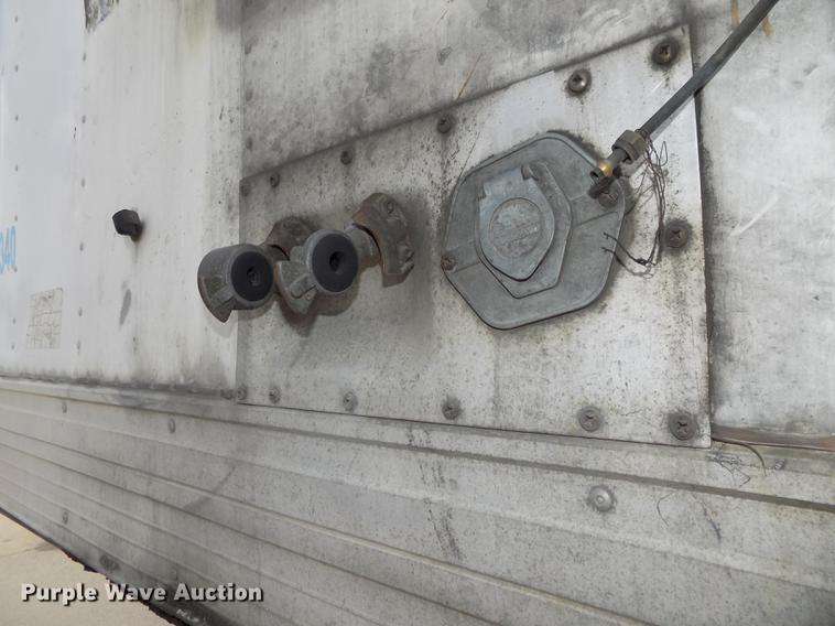 image for item DE7672 2001 Utility VS2RX refrigerated van trailer