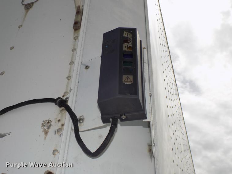 image for item DE7672 2001 Utility VS2RX refrigerated van trailer