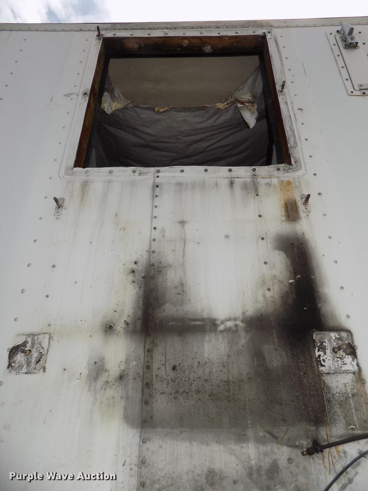 image for item DE7672 2001 Utility VS2RX refrigerated van trailer