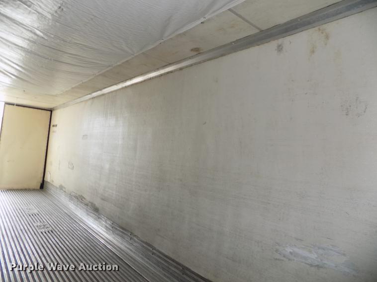 image for item DE7672 2001 Utility VS2RX refrigerated van trailer