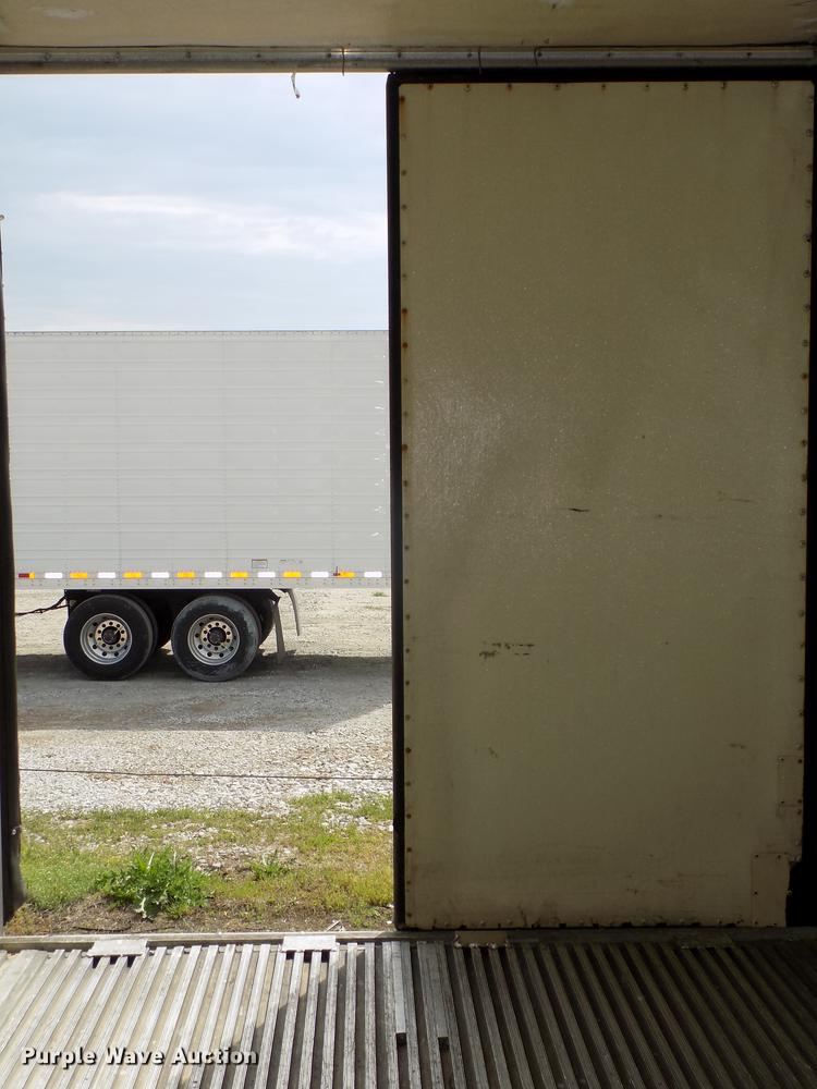 image for item DE7672 2001 Utility VS2RX refrigerated van trailer