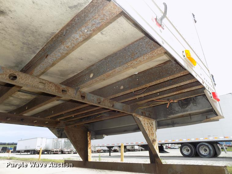 image for item DE7672 2001 Utility VS2RX refrigerated van trailer