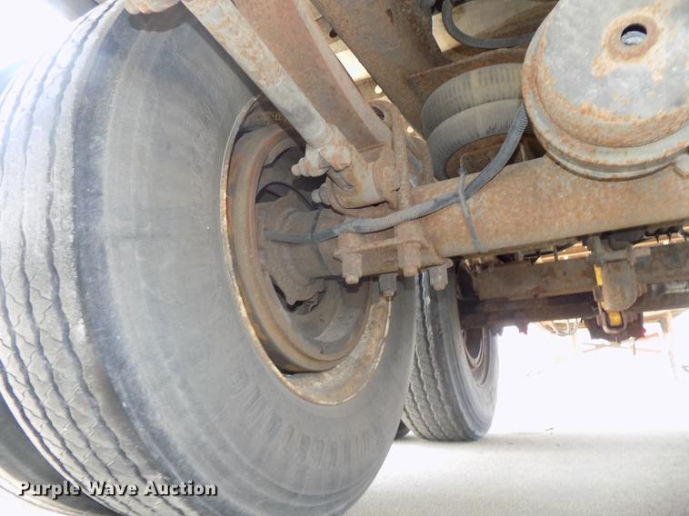 image for item DE7672 2001 Utility VS2RX refrigerated van trailer