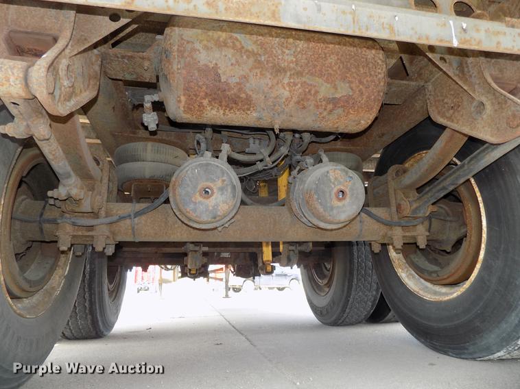 image for item DE7672 2001 Utility VS2RX refrigerated van trailer