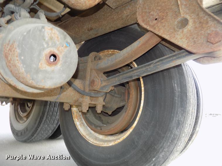 image for item DE7672 2001 Utility VS2RX refrigerated van trailer