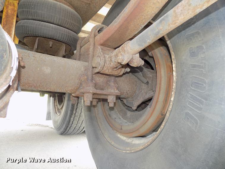 image for item DE7672 2001 Utility VS2RX refrigerated van trailer