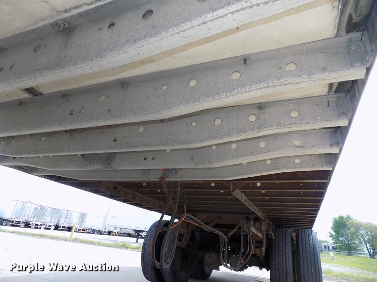 image for item DE7672 2001 Utility VS2RX refrigerated van trailer