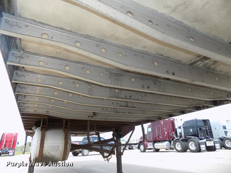 image for item DE7672 2001 Utility VS2RX refrigerated van trailer