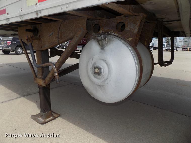 image for item DE7672 2001 Utility VS2RX refrigerated van trailer