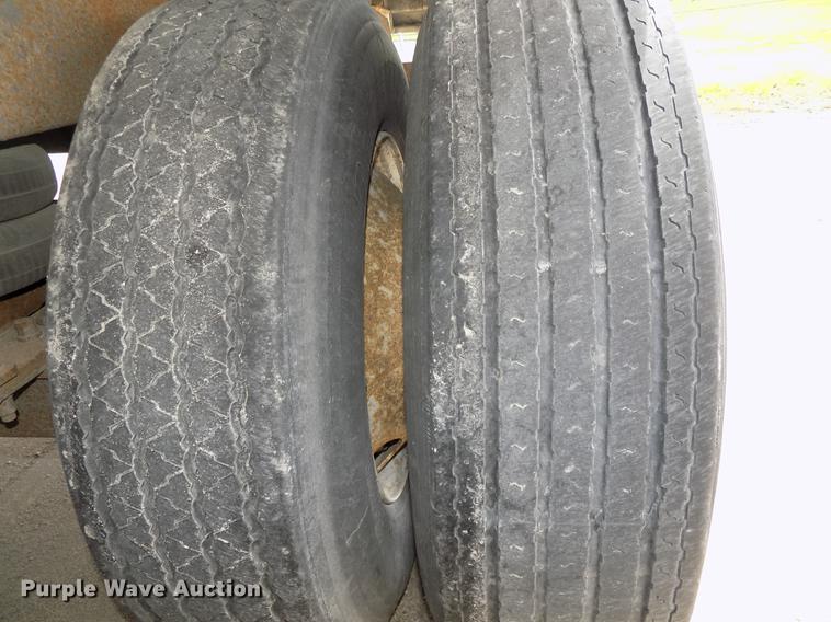 image for item DE7672 2001 Utility VS2RX refrigerated van trailer