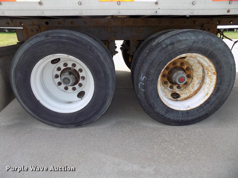 image for item DE7672 2001 Utility VS2RX refrigerated van trailer