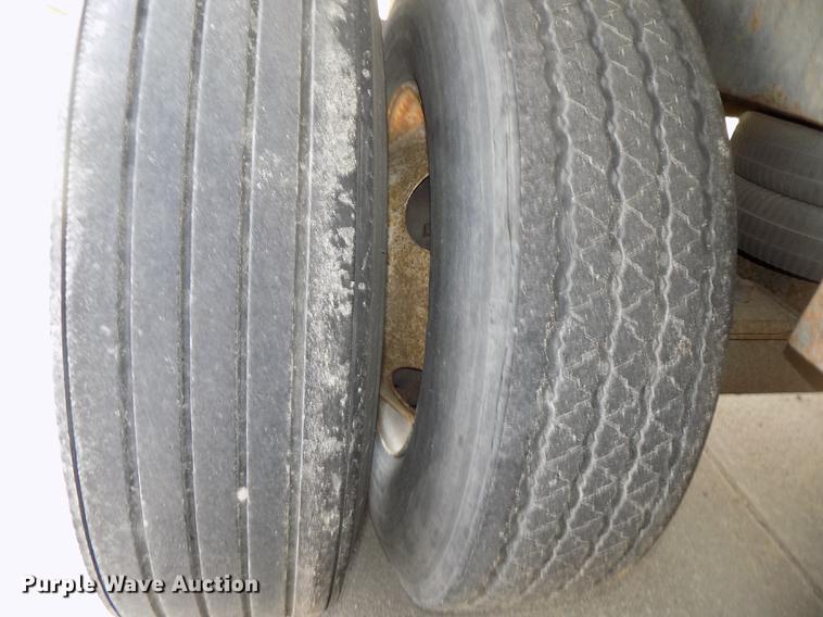 image for item DE7672 2001 Utility VS2RX refrigerated van trailer