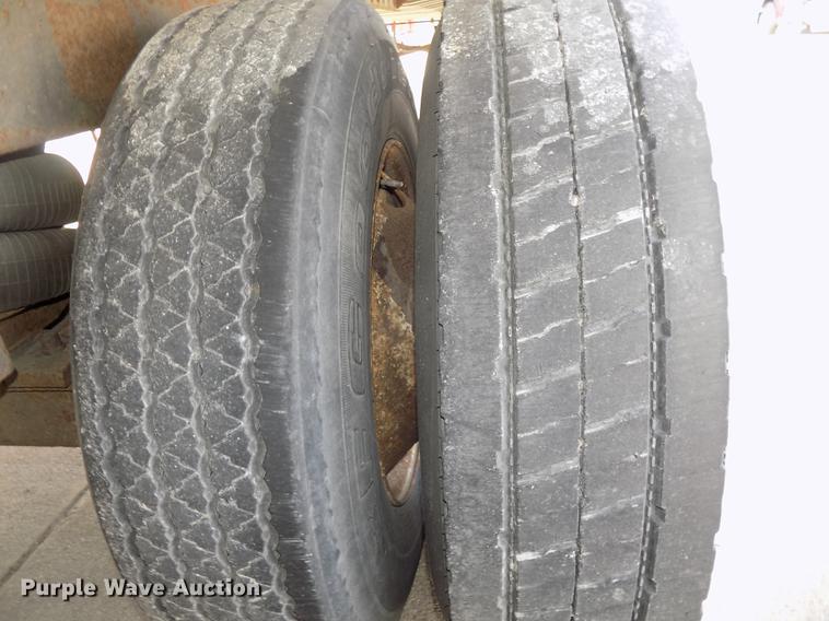 image for item DE7672 2001 Utility VS2RX refrigerated van trailer