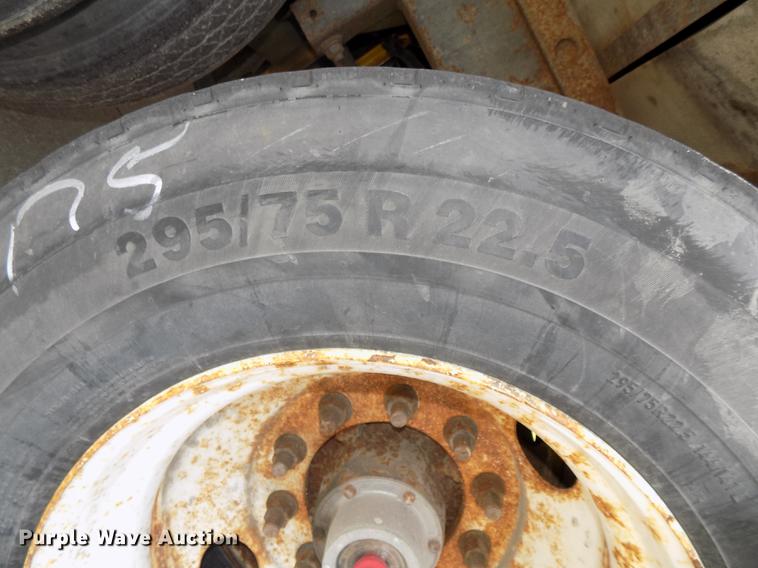 image for item DE7672 2001 Utility VS2RX refrigerated van trailer