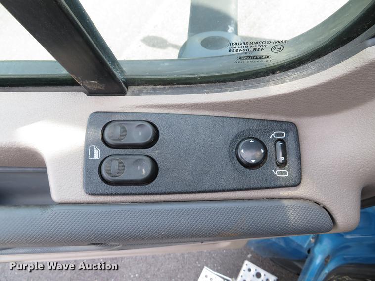 image for item DE8052 2009 Freightliner Cascadia semi truck