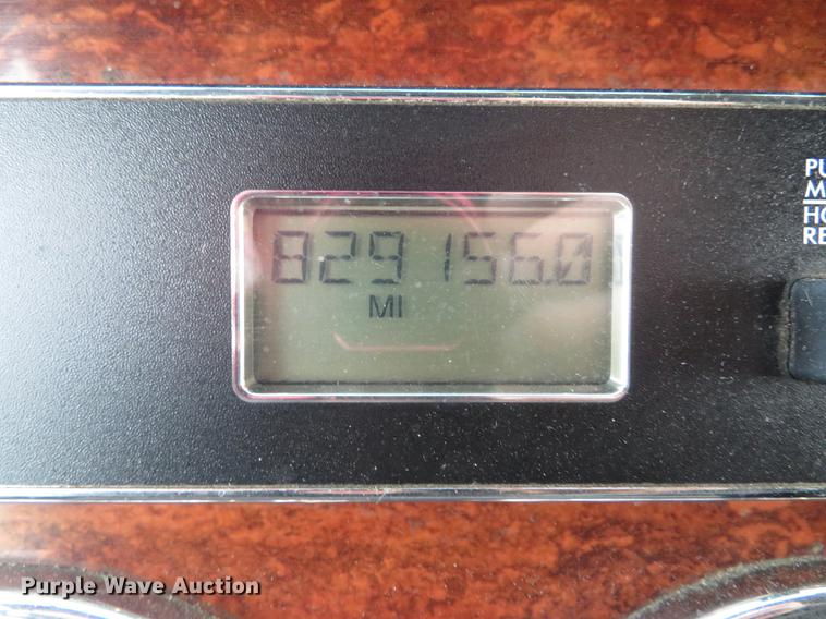 image for item DE8052 2009 Freightliner Cascadia semi truck