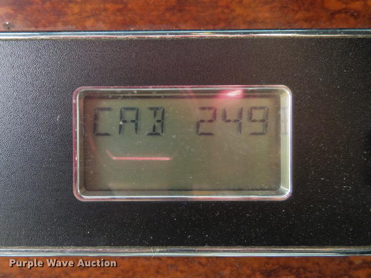 image for item DE8052 2009 Freightliner Cascadia semi truck