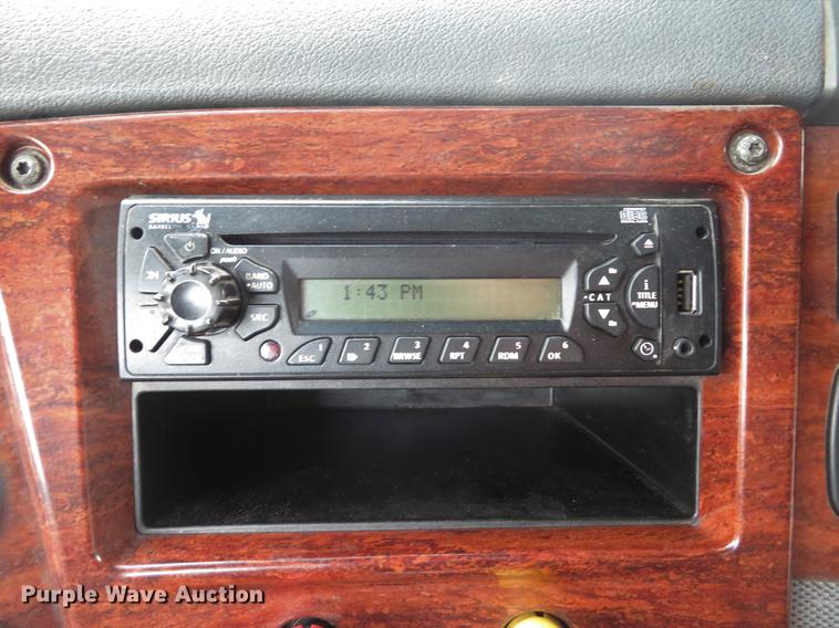 image for item DE8052 2009 Freightliner Cascadia semi truck