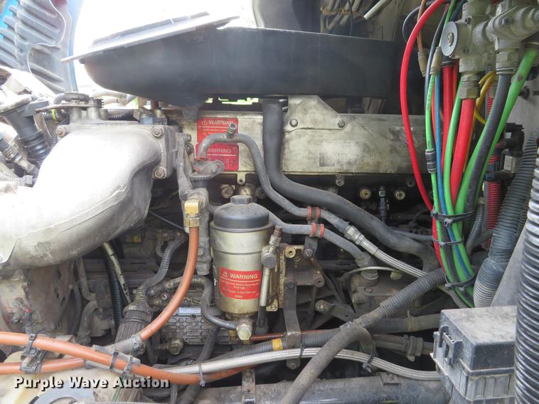 image for item DE8052 2009 Freightliner Cascadia semi truck