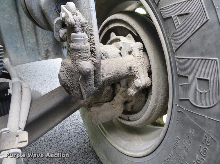 image for item DE8052 2009 Freightliner Cascadia semi truck