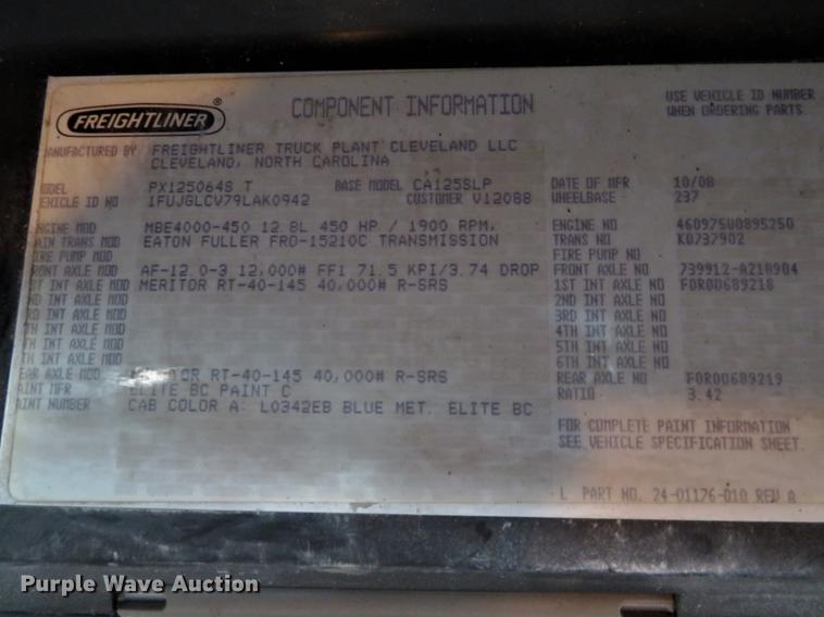 image for item DE8052 2009 Freightliner Cascadia semi truck