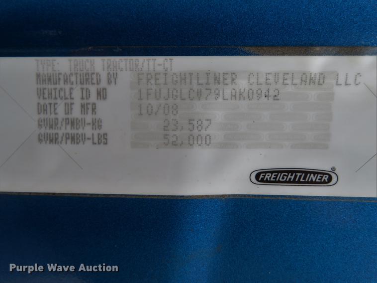 image for item DE8052 2009 Freightliner Cascadia semi truck