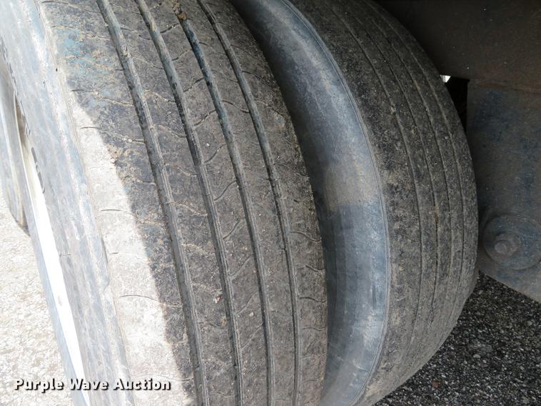 image for item DE8053 1997 Pines dry van trailer