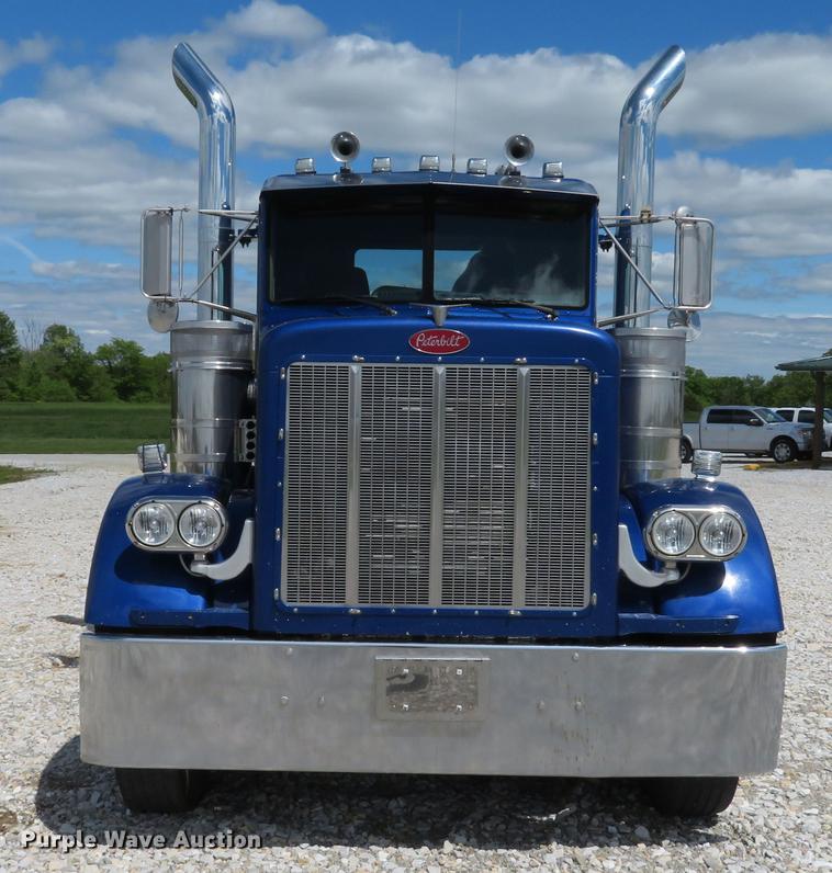 image for item DE8064 1994 Peterbilt 379 semi truck