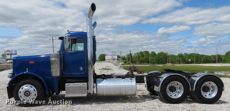 image for item DE8064 1994 Peterbilt 379 semi truck