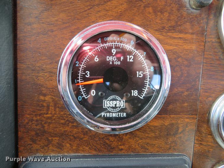 image for item DE8064 1994 Peterbilt 379 semi truck